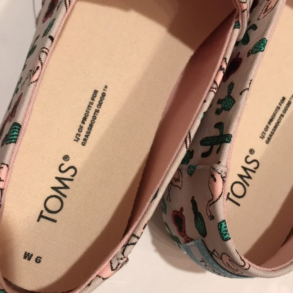 NWT TOM’S ALPARGATA CLOUD GREY FLAMINGO SUMMER VACAY CACTUS PRINT SHOES 6 womens - Picture 11 of 12